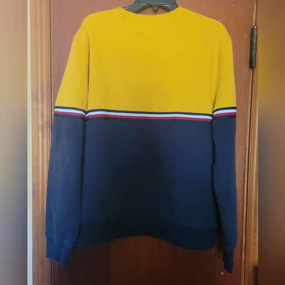 Mens Tommy Hilfiger Crewneck pullover sweatshirt size large yellow blue red - Picture 2 of 4